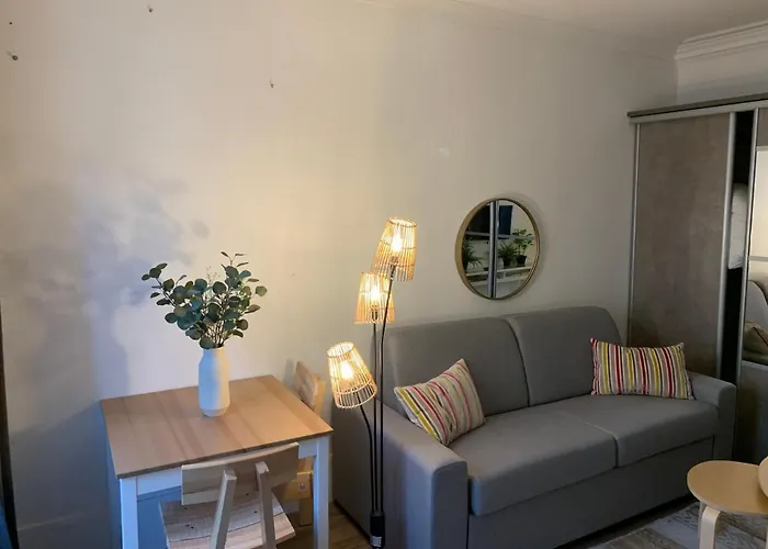 Moderne Au Coeur De Batignolles *