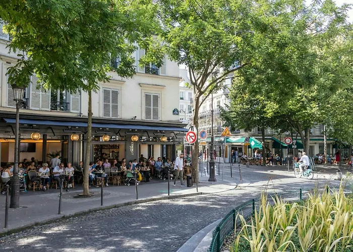 Moderne Au Coeur De Batignolles *
