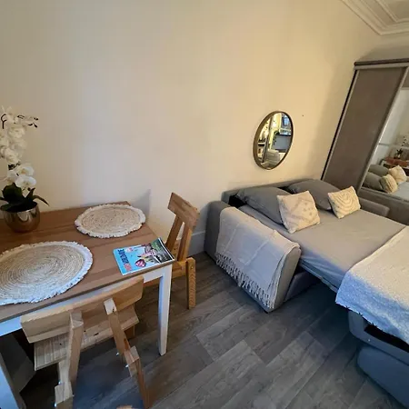 Moderne Au Coeur De Batignolles Paříž