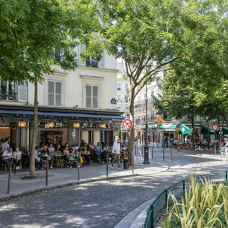 Moderne Au Coeur De Batignolles *