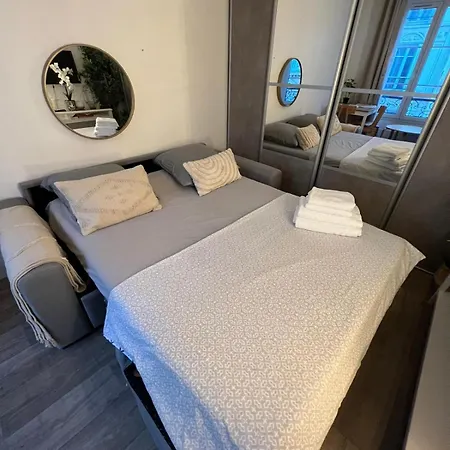 Moderne Au Cœur De Batignolles Paris